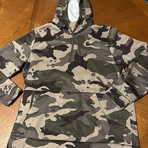 Men’s large Nike camo hoodie